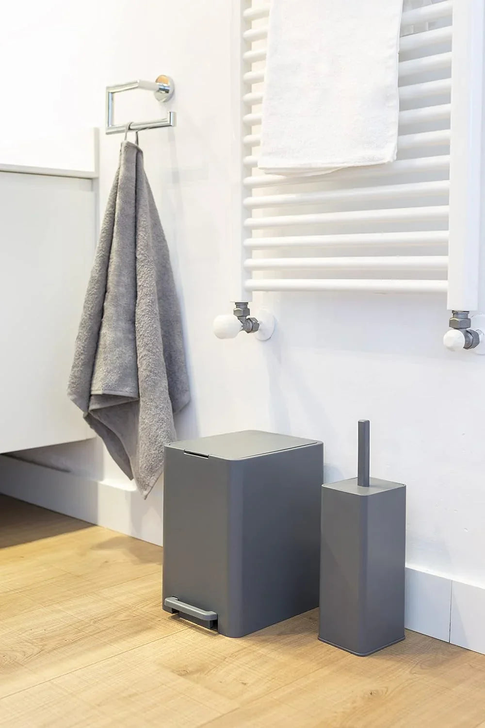 Balde do Lixo Pequeno com Pedal cinzento, 7L, ideal para wc e escritórios, design minimalista.
