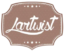 Logotipo da marca Lartwist, destaque para a tipografia elegante e o fundo marrom.
