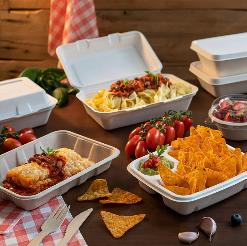 Caixa para Hambúrguer em Cana de Açúcar com comida típica de take away, incluindo nachos e molho.