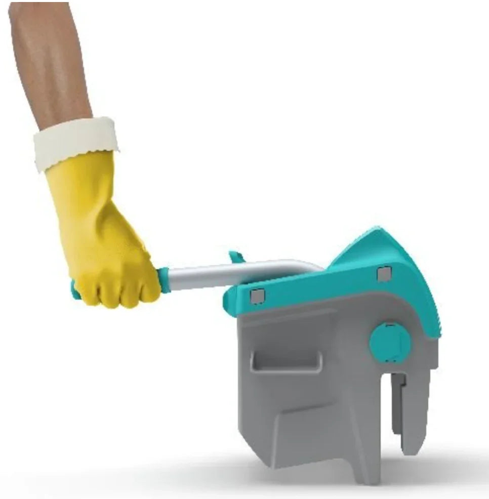 Carrinho Limpeza Duplo Balde TTS NICKITA WIZ PRO com braço de pressão em uso, ideal para limpeza eficiente de pavimentos com sistema de mopas planas humidas