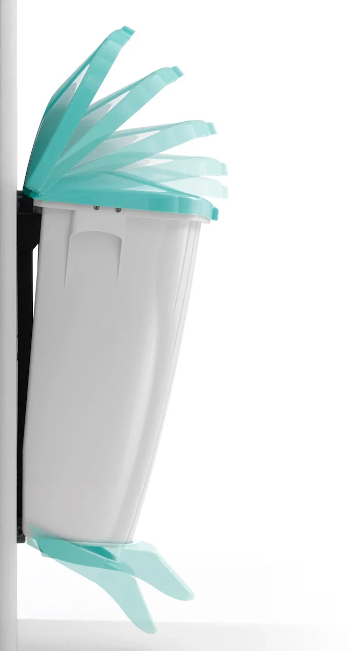 Balde de Lixo de Parede com Pedal com tampa azul, montado na parede, ideal para espaços pequenos.