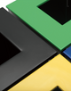 Ecoponto em Bloco Cinzento com 4 Separadores, em cores distintas como verde, preto, amarelo e azul.