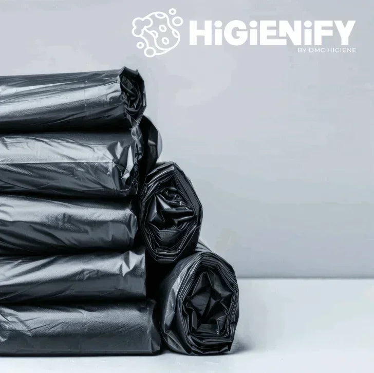 Sacos do Lixo Pretos Industriais 80x120cm empilhados, resistentes e ideais para uso profissional.