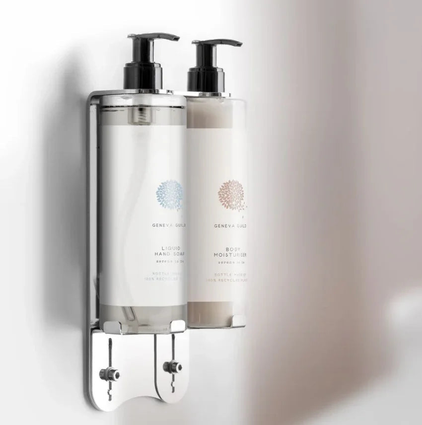 Gel de Banho Geneva Guild Frasco 30ml e hidratante na parede, decoração moderna de hotel