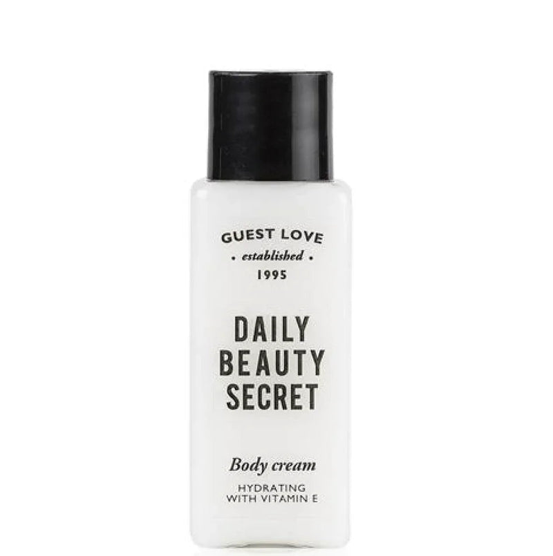 Leite Hidratante Corporal Guest Love Frasco 35ml em frasco, creme corporal hidratante com vitamina E, formato amenities, perfeito para hotéis e alojamento local