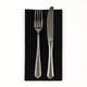 Guardanapos de Mesa Pretos Dobrados 1-8 PPP 40x40cm com talheres prateados em cima.