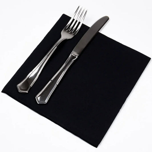 Guardanapos de Mesa Pretos Folha Dupla PPP 40x40cm com talheres dispostos ao lado.