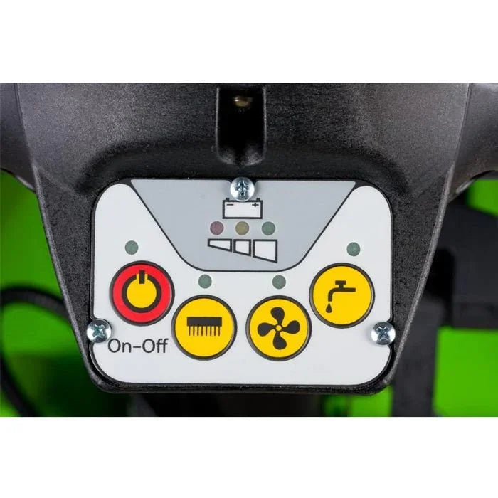 Painel de controle da Máquina Lavadora de Pavimentos IPC CT30 C45 com botões de operação e indicadores.