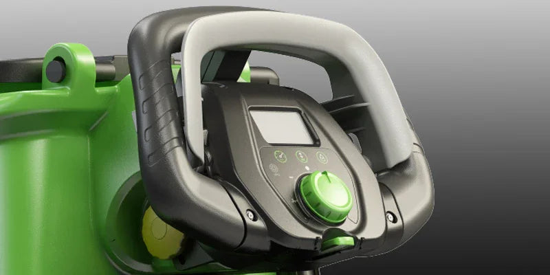 Painel de controlo da Máquina Lavadora de Pavimentos IPC CT71, destacando ergonomia e funcionalidade.
