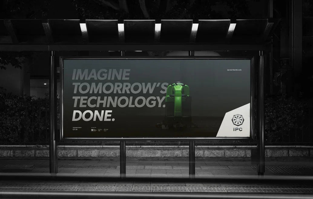 Imagem de um cartaz publicitário da IPC com a frase 'IMAGINE A TECNOLOGIA DO AMANHÃ. FEITO.' ao lado de uma máquina removível.