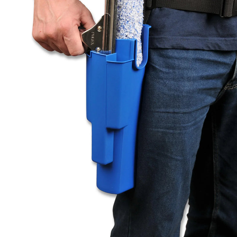 Cartucheira Suporte para Utensílios Limpeza de Vidros Pulex TUBEX em uso por um operador profissional