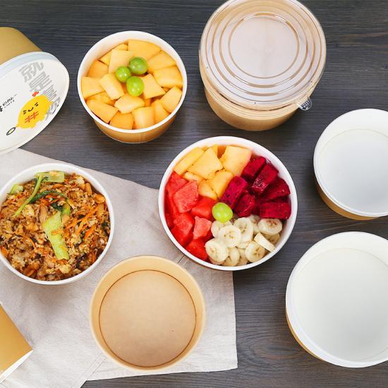 Saladeira Kraft 500ml com Tampa Take Away recheada com frutas e refeições, ideal para take away e catering.