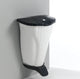 Balde de Lixo de Parede com Pedal instalado na parede em ambiente moderno e funcional.