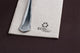 Guardanapos de Mesa Eco Nature Dobrados 1-8 PPP 40x40cm com talher ao lado.