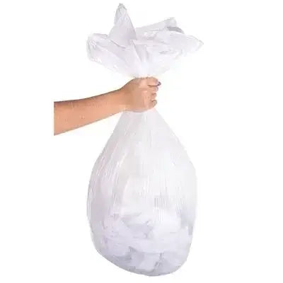 Sacos do Lixo Transparentes em Rolo 50L | Saco de lixo branco sendo segurado com resíduos dentro.